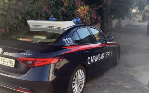 Marito e moglie anziani trovati morti in casa dopo l’allerta dei vicini