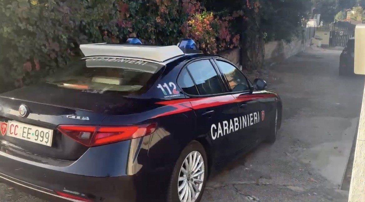 Marito e moglie anziani trovati morti in casa dopo l’allerta dei vicini