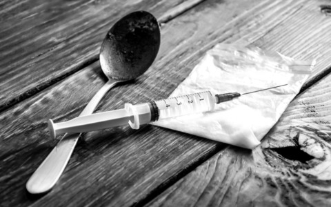 Coppia arrestata con 14 dosi di cocaina nel volante