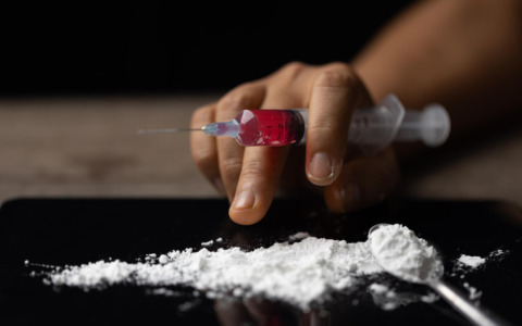 Finge un malore per evitare l’arresto, ma viene fermato