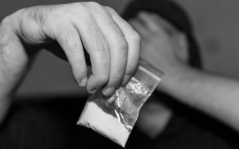 Cocaina, hashish e contanti: arrestato un 49enne