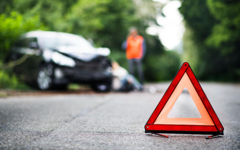 Incidente mortale tra moto e bici: un motociclista perde la vita