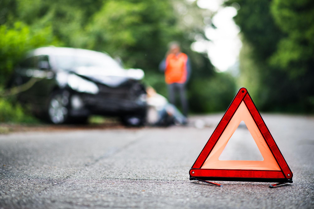 Incidente mortale tra moto e bici: un motociclista perde la vita