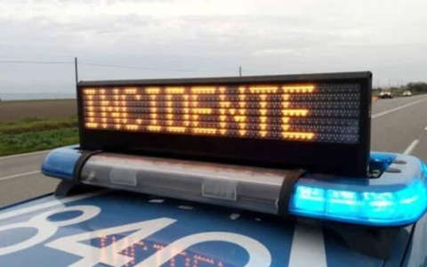 Schianto sulla sopraelevata, morto un motociclista