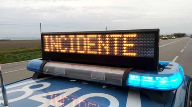 Schianto sulla sopraelevata, morto un motociclista