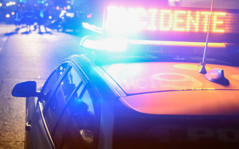 Grave incidente tra auto e moto: due ragazzi feriti, uno in codice rosso