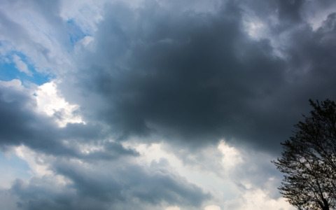 Allerta meteo gialla per temporali e grandine a Milano