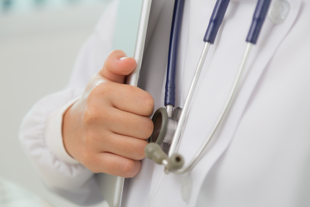 Bimba di due anni muore dopo il trasferimento in ospedale