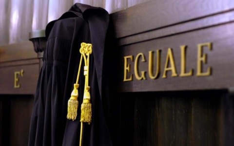 Sigilli all’ufficio di un dipendente del Tribunale di Milano