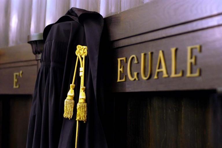 Sigilli all’ufficio di un dipendente del Tribunale di Milano