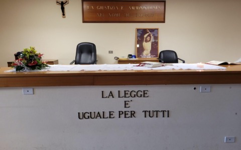 77enne arrestato per abusi su un ragazzino durante lezione di fotografia