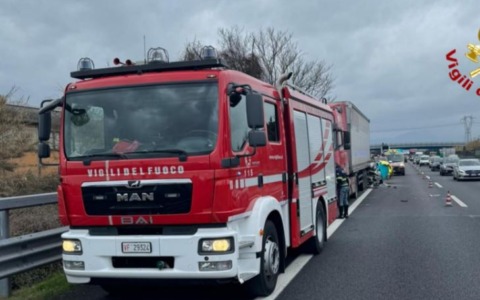 Settanta pompieri scalano la Torre Galfa per l’11 settembre