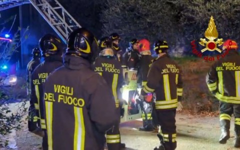 Sversamento nel Naviglio, barriere contro la chiazza oleosa