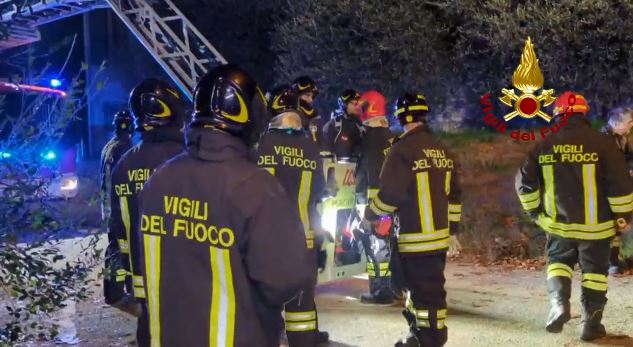 Sversamento nel Naviglio, barriere contro la chiazza oleosa