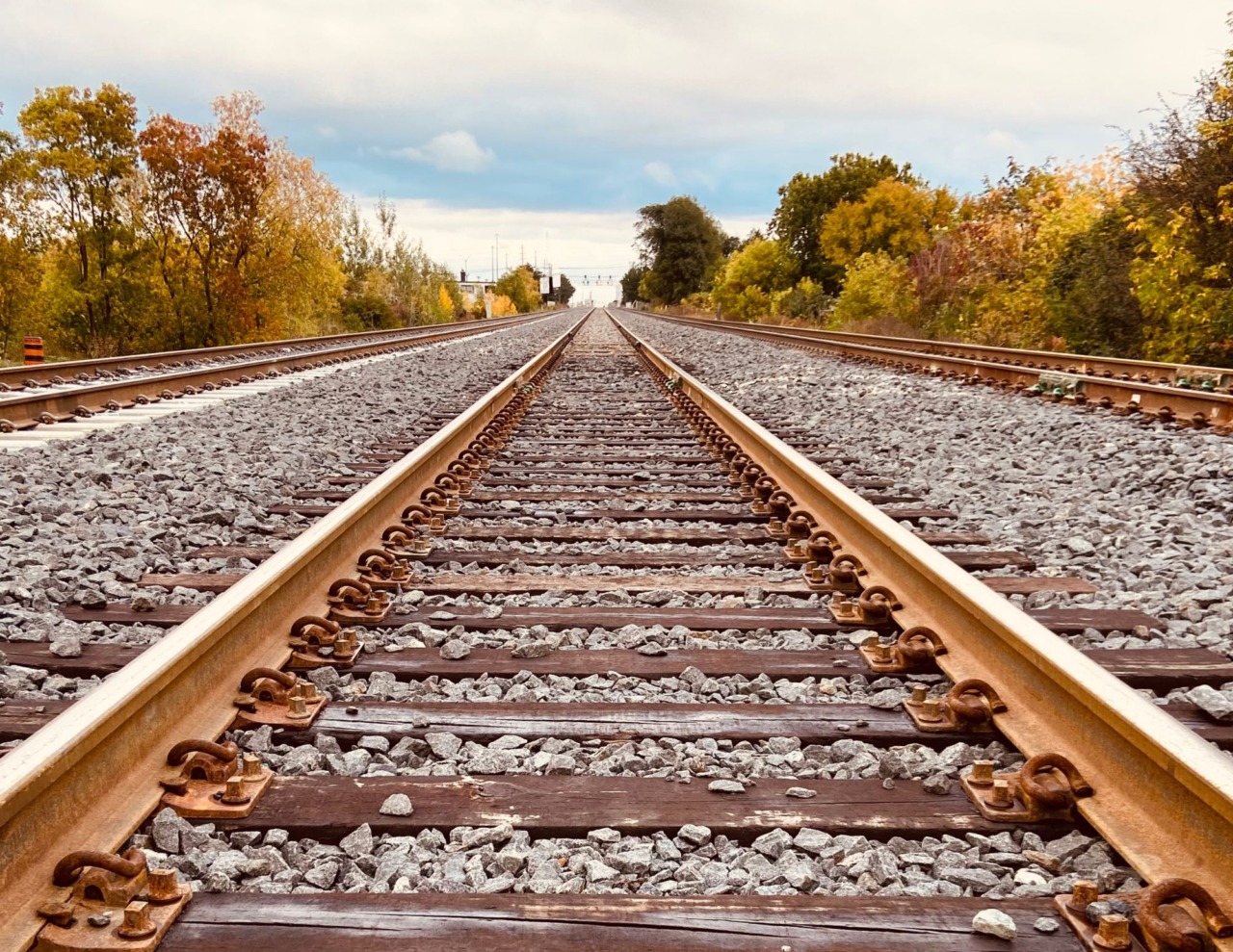 Ragazzo di 29 anni muore investito da un treno a Greco Pirelli