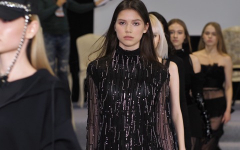 Meloni alla Fashion Week, il ritorno di un premier a Milano