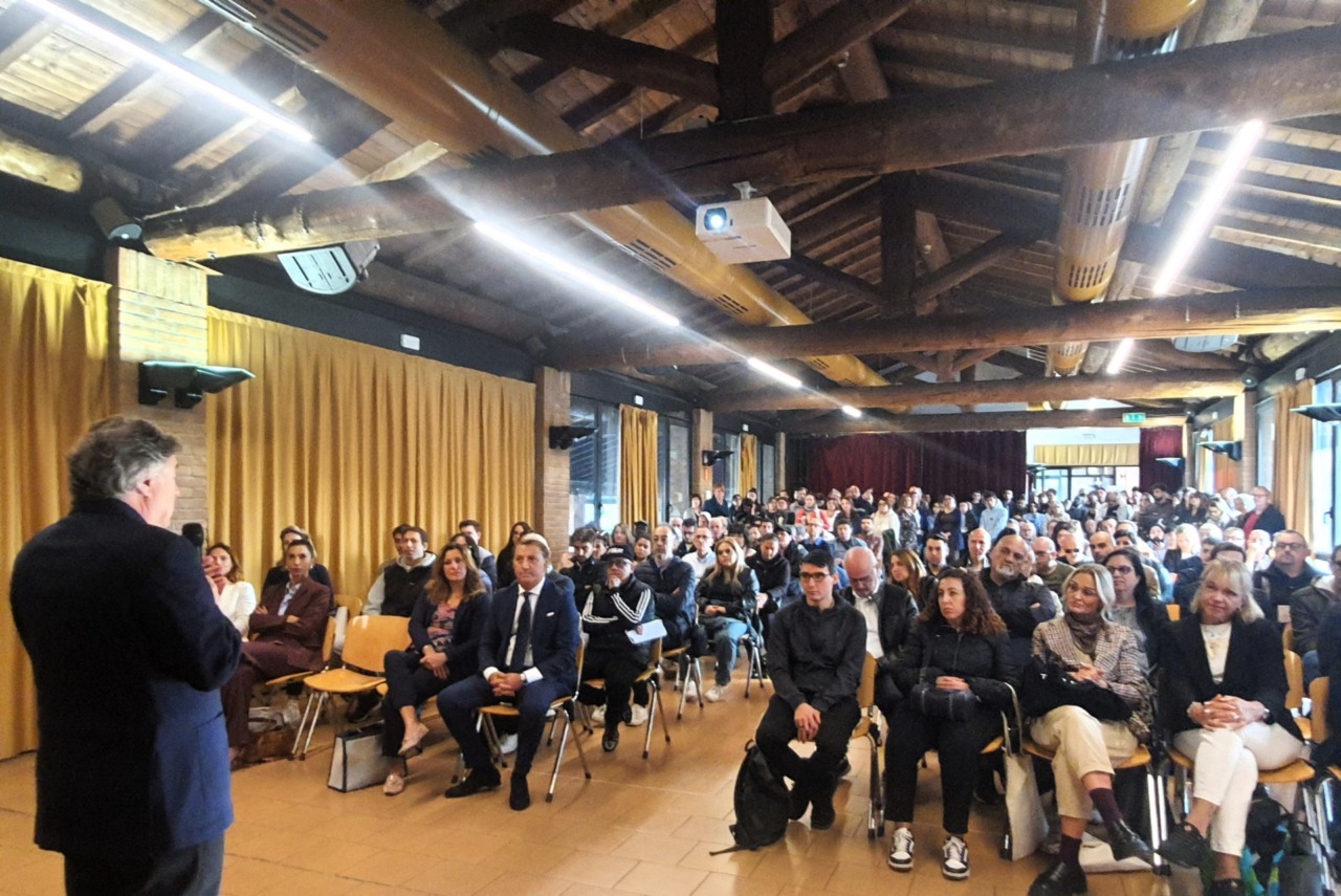 Oltre ottocento colloqui per la prima Fiera del Lavoro di Assago